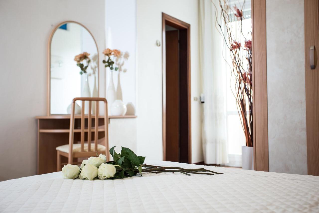 Hotel Continental Gatteo a Mare Εξωτερικό φωτογραφία